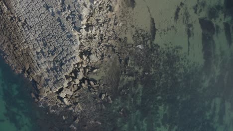 Top-Luftaufnahme-Des-Strandes-In-Cascais-Von-Oben-Gesehen