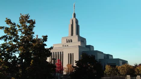 Ehrfürchtige-Seitliche-Luftaufnahme-Des-Lds-Mormon-Draper-Utah-Tempels