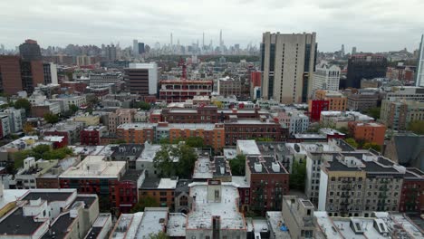 Aerial-view-over-the-Harlem-neighborhood,-in-cloudy-New-York,-USA---reverse,-drone-shot