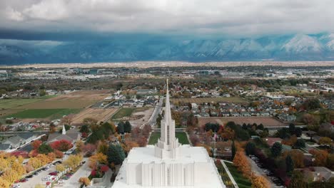 Bellas-Imágenes-Aéreas-Hacia-El-Templo-Mormón-Lds-Jordan-River-Utah