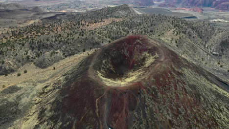 Schlackenkegel-Vulkan,-St.-George,-Utah,-Rotierende-Drohne,-Die-Um-Einen-Der-Schlackenkegel-In-Washington-County-Geschossen-Wurde