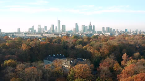Cityscape-view-of-Warsaw-city-during-autumn-season,-Poland