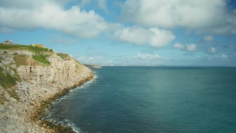 4K-Landscape-panoramic-shot-of-cliffs-of-the-island-of-Portland,-Dorset,-on-the-English-coast-line,-on-a-sunny-day