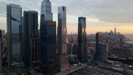 Aerial-view-of-Midtown-skyscrapers,-the-river-and-the-New-Jersey-skyline,-sunset-in-NYC---pan,-drone-shot