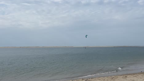 Kitesurfing-at-dune-de-pilat-at-west-coast-of-brittany,-France