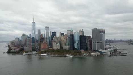 Aerial-drone-view-towards-the-lower-Manhattan-skyline-from-Hudson-river,-in-cloudy-NYC,-USA