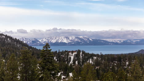 Panorama-Del-Lago-Tahoe,-Lago-De-Agua-Dulce-En-Las-Montañas-De-Sierra-Nevada-De-Los-Estados-Unidos