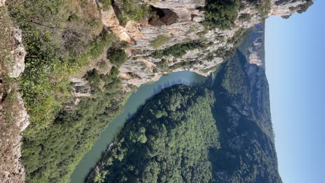 Video-Vertical-De-Gorges-De,-Canoa-Kayak-Ardèche