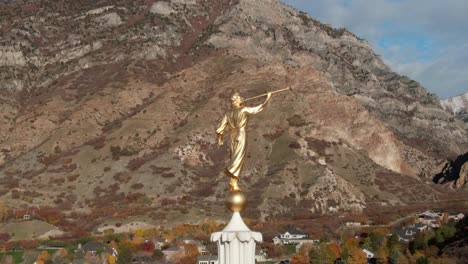 Gold-Angel-Moroni-Statue-on-the-Provo-LDS-Mormon-Temple-Tower-Spire,-Aerial