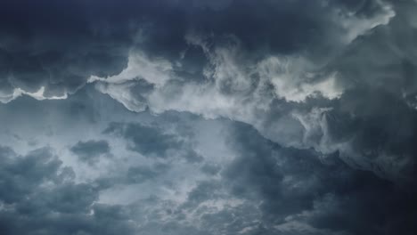 Ziehende-Dunkle-Wolken-Verdunkeln-Den-Himmel,-Gewitter