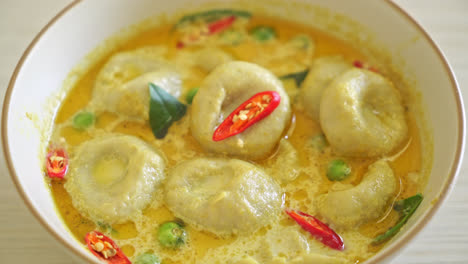 Green-curry-soup-with-Fish-ball---Thai-food-style