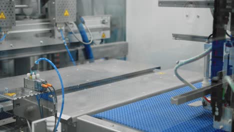 Goods-being-boxed-in-automated-packaging-system