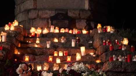 Am-Gedenktag-Werden-In-Limbazi-Kerzen-Angezündet