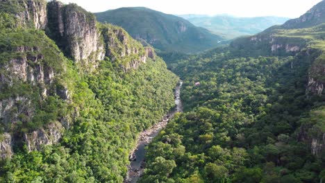 Beautiful-mountain-and-lush-valley-in-a-tropical-rainforest-with-a-river-in-the-middle