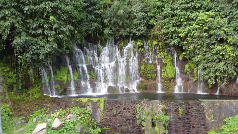 Schöner-Wasserfall-In-El-Salvador