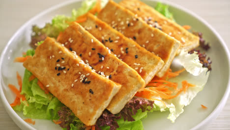 teriyaki-tofu-salad-with-sesame---vegan-and-vegetarian-food-style