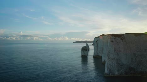 4K-Landscape-shot-of-the-beautiful-cliffs-of-Old-Harry-Rocks,-in-Dorset-England,-during-sunset