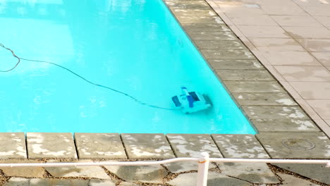 Elektrischer-Roboter,-Der-Das-Schwimmbad-Reinigt