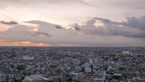 Lapso-De-Tiempo-Del-Movimiento-De-La-Nube-Sobre-El-Paisaje-Urbano-De-Bangkok