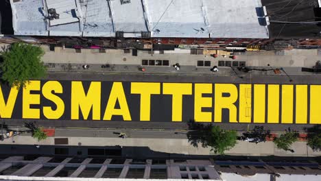 Un-Dron-Disparó-Sobre-El-Mural-De-Black-Lives-Matter-En-Brooklyn