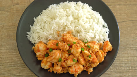 stir-fried-shrimps-with-garlic-and-shrimps-paste-with-rice