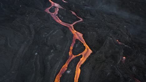 drone-shot-tilting-up-of-the-volcano-Cumbre-Vieja-and-it's-lava-streams
