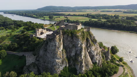 Revealing-drone-footage-of-the-Hrad-Devin-castle-in-Bratislava,-Slovakia