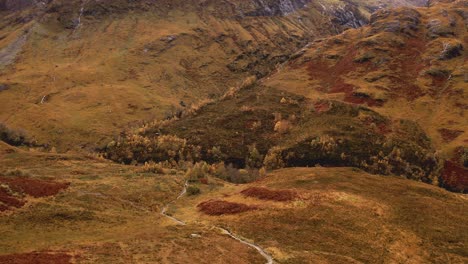 Antenne---Erhöhte-Ansicht-Der-Schottischen-Highlands,-Glencoe,-Schottland,-Totale