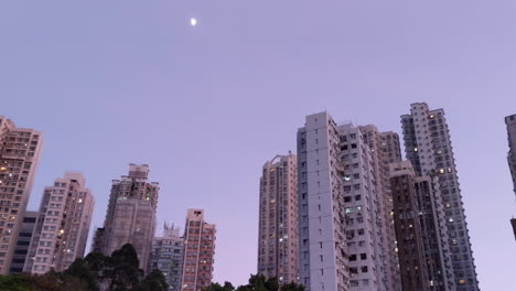 Residential-apartment-buildings-in-Kennedy-Town,-Hong-Kong-in-the-evening