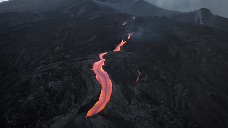 drone-shot-of-lava-streams-from-the-Cumbre-vieja-volcano-in-La-Palma