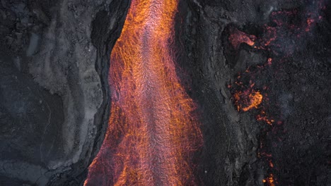 close-up-details-of-Cumbre-Vieja's-lava-streams-with-a-drone