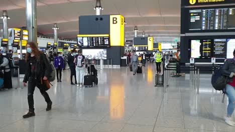 London-Heathrow-Airport-Departure-hall-during-the-pandemic,-COVID-19