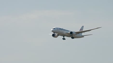 Japan-Airlines-Boeing-787-8-Dreamliner-Ja823j-Nähert-Sich-Vor-Der-Landung-Auf-Dem-Flughafen-Suvarnabhumi-In-Bangkok-In-Thailand