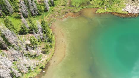 Luftaufnahme-Des-Malerischen-Amethystsees,-Der-Malerischen-Uinta-bergkette,-Utah,-Usa