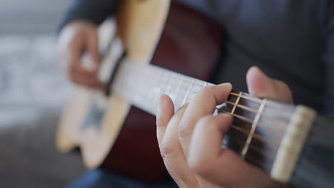 Rack-Focus-Close-Up-of-Man-Playing-an-Acoustic-Guitar