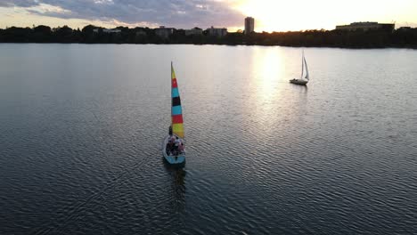 boats-at-Lake-Bde-Maka-Ska-during-sunset-in-a-summer-evening,-travel-minnesota