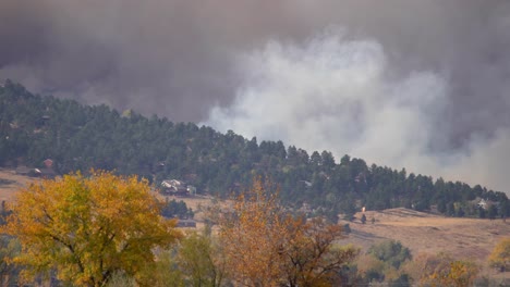 Calwood-Feuer,-Das-Im-Vorderen-Bereich-Von-Nord-Colorado-Brennt