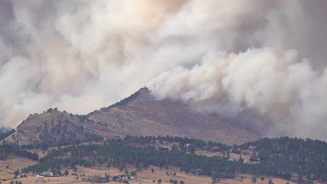Fuego-De-Calwood-Ardiendo-En-La-Cordillera-Frontal-Del-Norte-De-Colorado