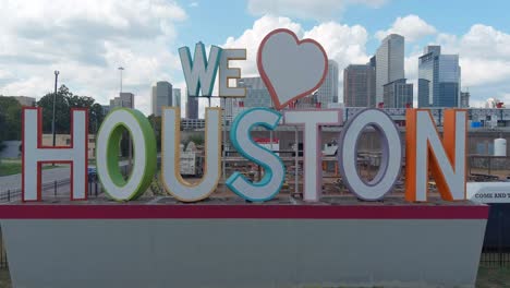 Wir-Lieben-Das-Houston-Schild-In-Der-Nähe-Der-Innenstadt-Von-Houston