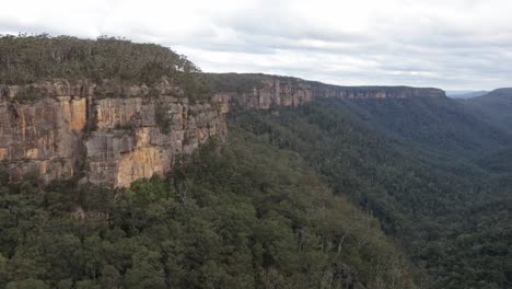 Vista-Del-Valle-De-Fitzroy-Falls-En-El-área-Del-Parque-Nacional-Canguro-Australia,-Tiro-Ancho-Bloqueado