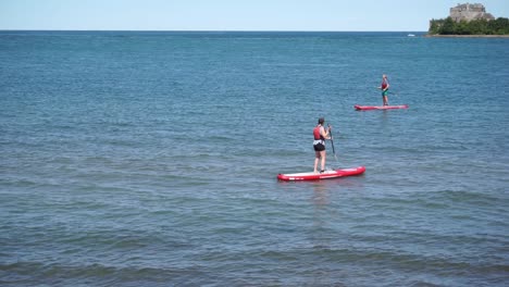 Two-people-paddle-boarding-on-Niagara-on-The-Lake