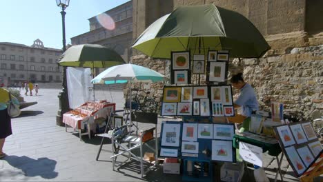 4k-Pov-Straßenkünstler,-Die-Aquarelle-Und-Gemälde-Auf-Einer-Straße-In-Florenz-Verkaufen
