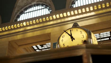 Grand-Central-Station-Ticket-Booth-Clock-Close-up