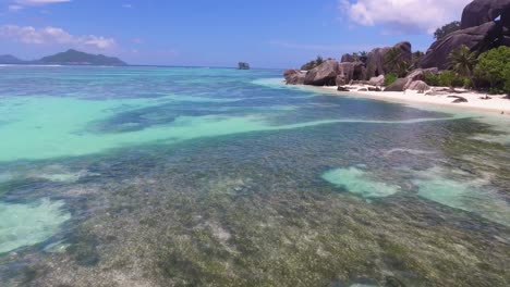 Anse-Source-Argent,-Luftaufnahme-Des-Wunderschönen-Seychellenstrandes-Auf-Der-Insel-La-Digue