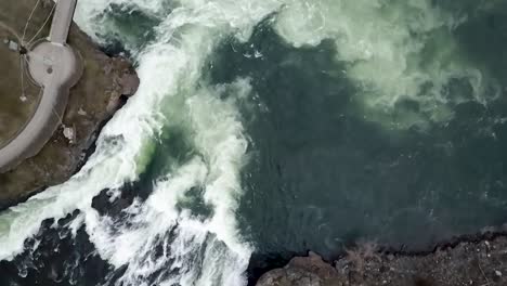 Beautiful-white-waves-of-the-Spokane-Falls-in-Washington--top-view
