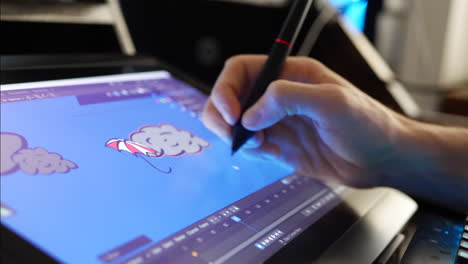 Die-Hand-Eines-Kreativen-Digitalen-Künstleranimators-In-Einem-Studio,-Der-Ein-Touch-Pen-Zeichentablett-Und-Eine-3D-Animationssoftware-Verwendet,-Um-Ein-Einfaches-Grafikdesign-Zu-Erstellen