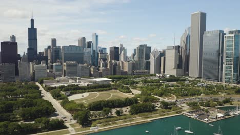 Skyline-Der-Innenstadt-Von-Chicago-An-Einem-Schönen-Sommernachmittagstag