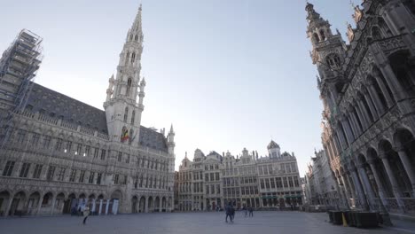 Closed-cafes,-tea-houses,-pubs-and-coffee-bars-at-Grand-Place,-Brussels,-Belgium