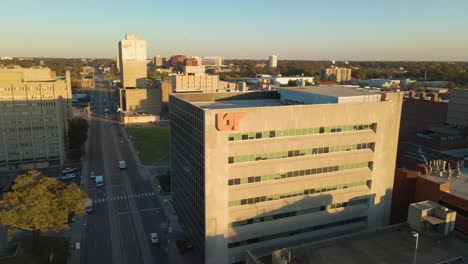 Luftaufnahmen-Des-Gesundheitswissenschaftszentrums-Der-Universität-Von-Tennessee-In-Memphis-Tennessee-4k