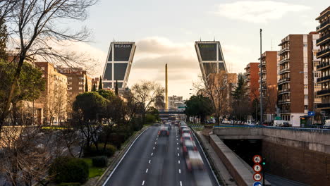 Madrid,-Spanien-Februar-132020-Castellana-Madrid-Sonnenuntergang-Zeitraffer-4k